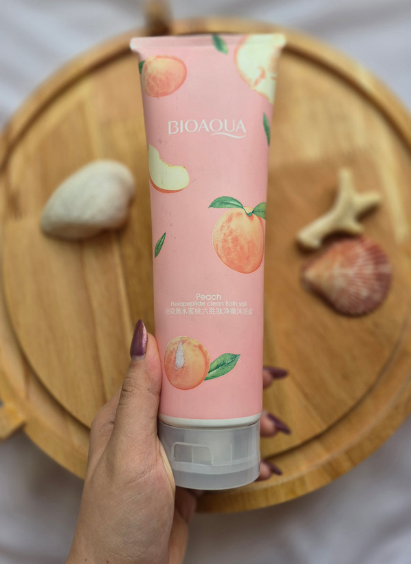 نمک بدن هلو بیوآکوا (BIOAQUA Peach Bath Salt) نرمکننده و لایهبردار ملایم